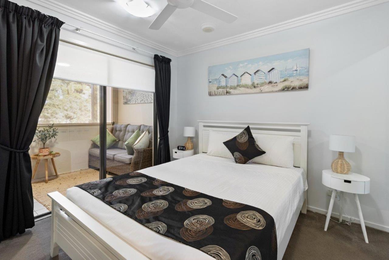 Eden By The Bay Aparthotel Hervey Bay Exteriör bild