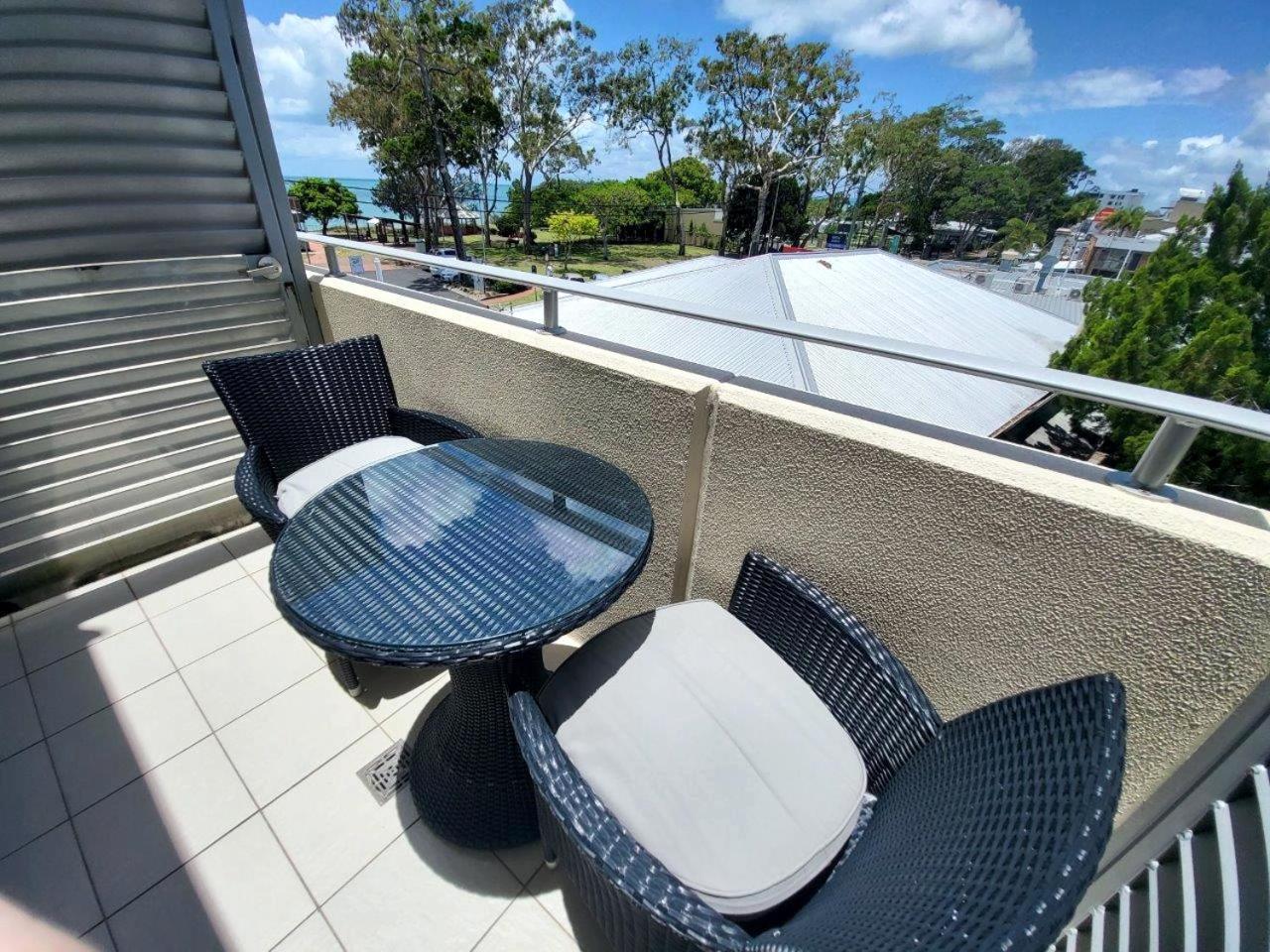 Eden By The Bay Aparthotel Hervey Bay Exteriör bild
