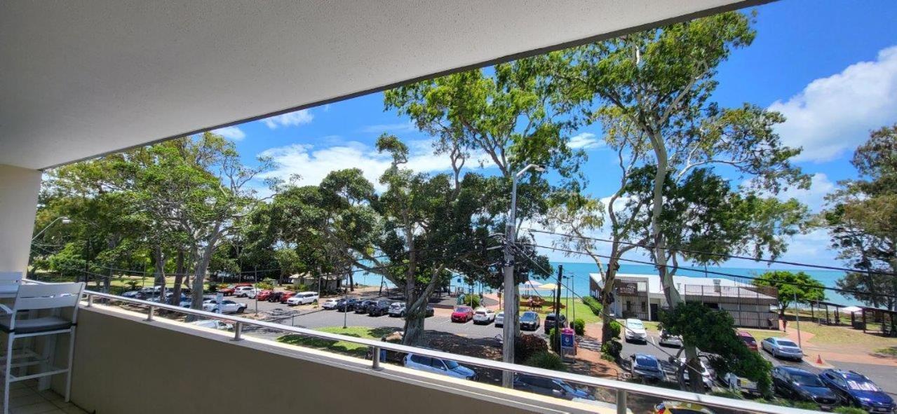 Eden By The Bay Aparthotel Hervey Bay Exteriör bild